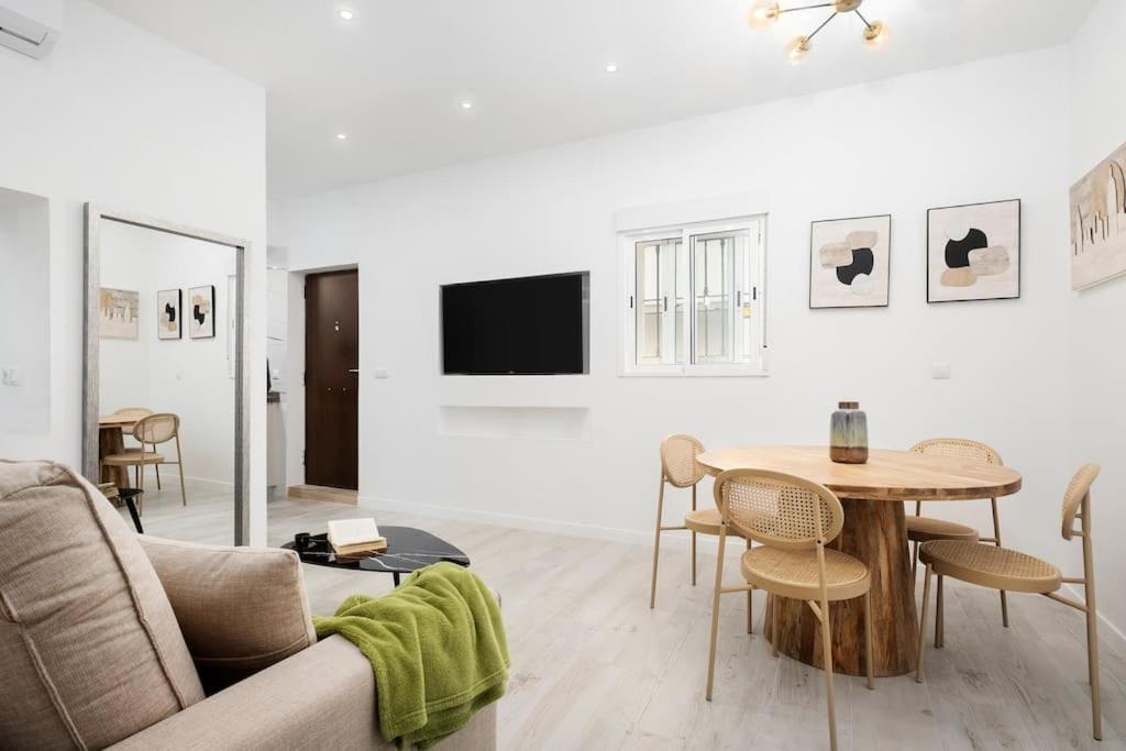 Newly Refurbished Modern 2-Bed Apartment In Heart Of Torremolinos Extérieur photo